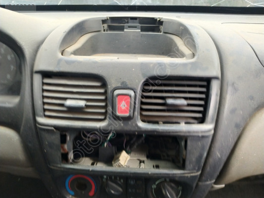 ÇIKMA NİSSAN ALMERA ORTA HAVALANDIRMA IZGARASI