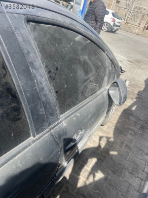 Peugeot 207 sağ ön kapı
