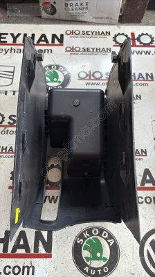 1K0863323 vw golf 6 orta konsol