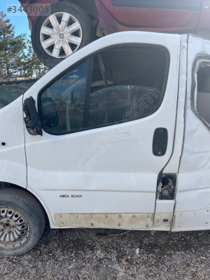 Renoult trafik sol ön kapı