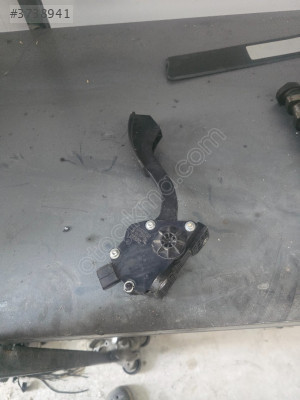 2008 Corolla gaz pedalı elektrikli