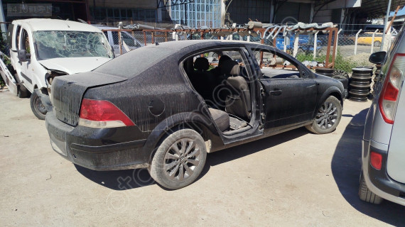 Astra h sedan sağ arka çamurluk