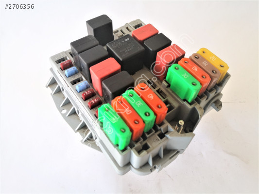 Fiat Linea Benzinli Motor İçi Sigorta Kutusu Soketi 51799847