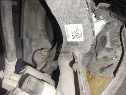 2Q0407225AD  Skoda Kamiq sol taşıyıcı