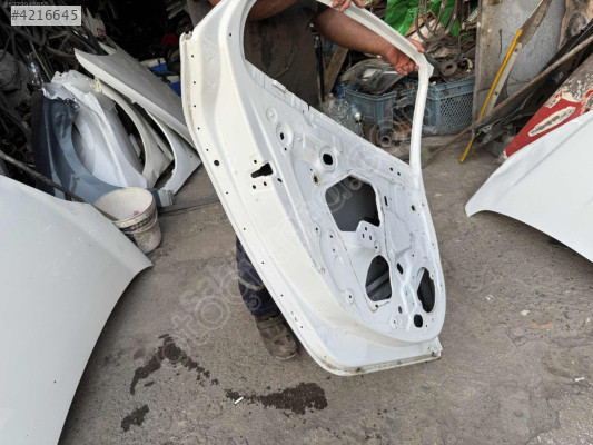 Megan 4 sol arka kapı