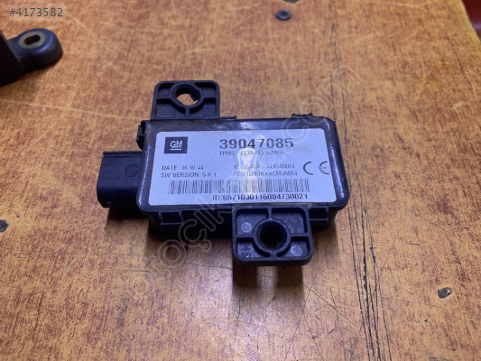 OPEL ASTRA J  LASTİK BASINÇ SENSÖRÜ KONTROL ÜNİTESİ 39047085