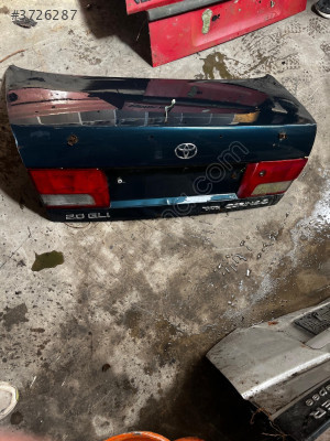 Toyota carina bagaj kapağı