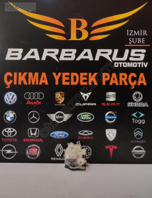 AUDİ A4, A5 SAĞ ARKA KAPI KİLİDİ 8K0839016C