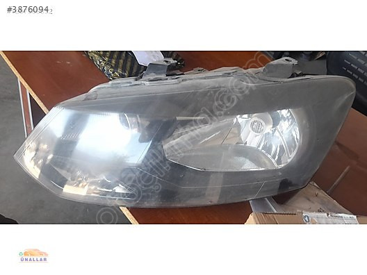 VW Polo Sağ Ön Far - Ünallar Oto Çıkma Yedek Parça