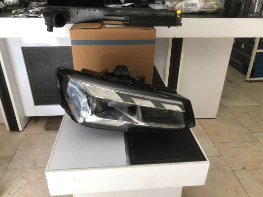 AUDİ Q2 SAĞ ÖN FAR