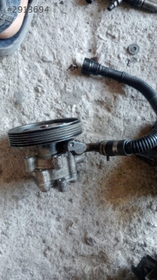 1.4 Ford Fusion Direksiyon pompası çıkma