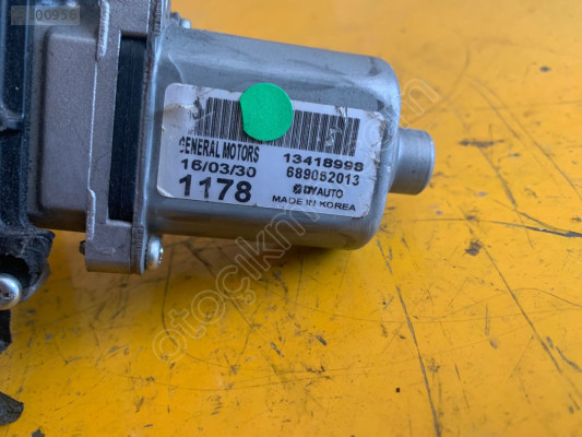 OPEL ASTRA K ARKA SİLECEK MOTORU 689062013