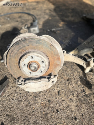 Audi A4 sağ ön taşıyıcı