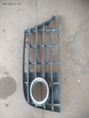 AUDİ A4 TAMPON IZGARASI SİS KAPAĞI 8L0897682F