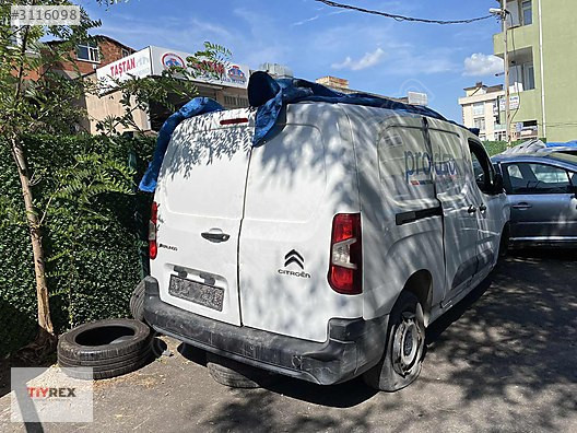 Citroen Berlingo Sağ Arka Çamurluk Sökme Parça 19-24