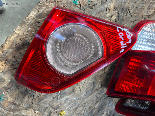 2009 Toyota corolla çıkma arka bagaj stopu