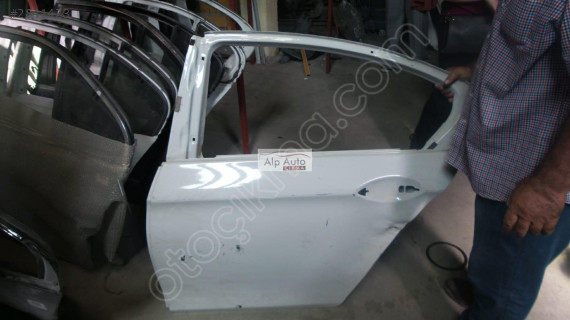 BMW F10 5 SERİSİ SOL ARKA KAPI