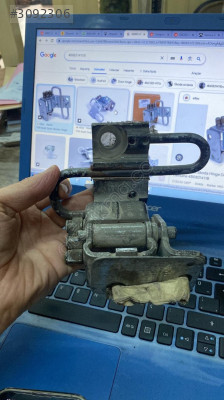 VOLKSWAGEN SOL KAPI MENTEŞESİ 4B0831411B