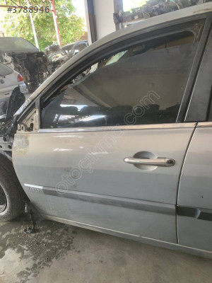 GRİ MEGANE 2 SOL ÖN KAPI DOLU HATASIZ ORJİNAL ÇIKMA