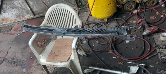 Toyota corolla ön cam ızgarası