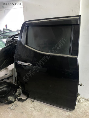 NİSSAN NAVARA SAĞ ARKA KAPI 2017 MODEL