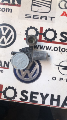 85710-0D100 Toyota Yarıs 2015 sol arka kapı cam motoru