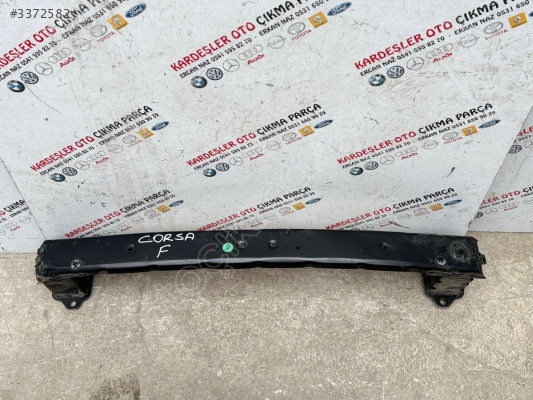 Opel Corsa f ön tampon demiri