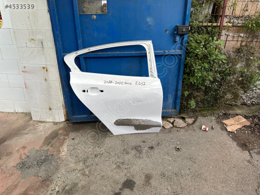 Ford Focus sağ arka kapı beyaz çıkma