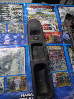 Peugeot 307 sağ ön kapı cam açma düğmesi ve plastik yatağı