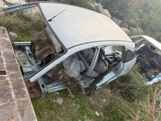 2004 focus 1 hb sol arka çamurluk kesme