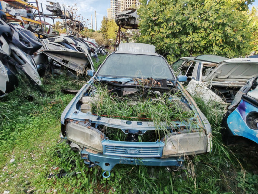 FORD SIERRA SAĞ SOL FAR VE TÜM ÇIKMA ORJİNAL PARÇALARI