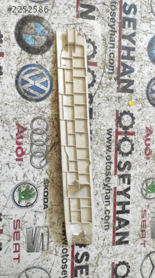 3G0868223B Passat b8 sol A sütun orta kaplama