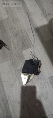 Mitsubishi Carisma sol arka kapı kilidi