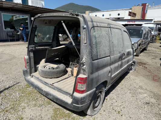 PEUGEOT PARTNER SAĞ ARKA ÇAMURLUK