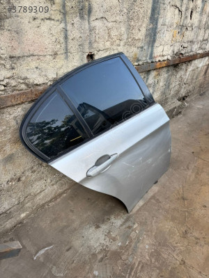 BMW E90 SAĞ ARKA KAPI HATASIZ