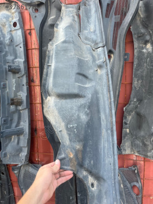 Renault Kangoo 3 Ön Cam Izgarası Altı