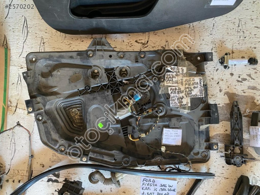 FORD FİESTA SAĞ ÖN KAPI CAM KRİKOSU 2002-2008 MODEL ORJİNAL