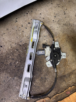 Courier sağ ön cam krikosu