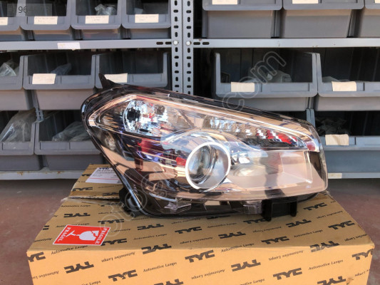 Qashqai J10 için Nissan Sağ Ön Far - MİL Oto Parçaları