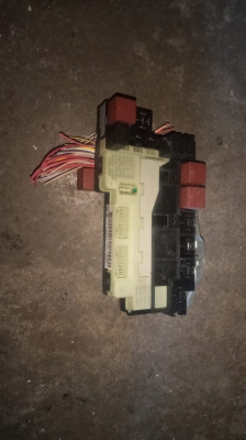 Renault Clio 2 sigorta kutusu badi