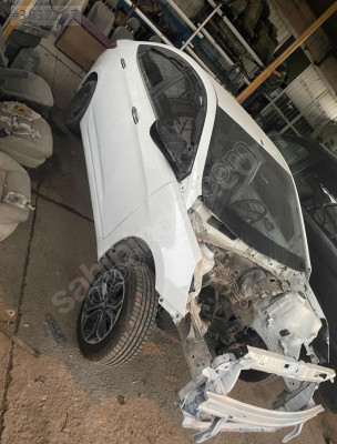 Hyundai accent sağ ön kapı