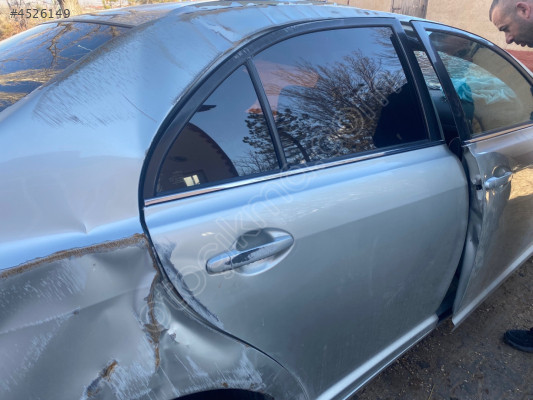 Toyota Avensis sağ arka kapı