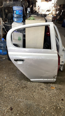 Toyota yaris 2005 model sag arka kapı