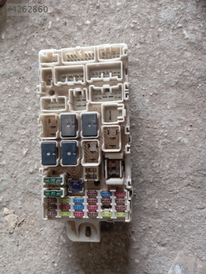 Mitsubishi L200.Sigorta kutusu BFD015098