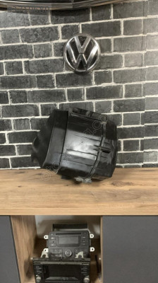079133836A orjinal audi a8 hava filtre kutusu