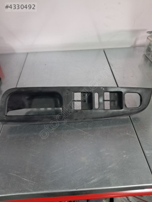 GOLF 5 KAPI DÖŞEME ÇERÇEVESİ 1K4868049C