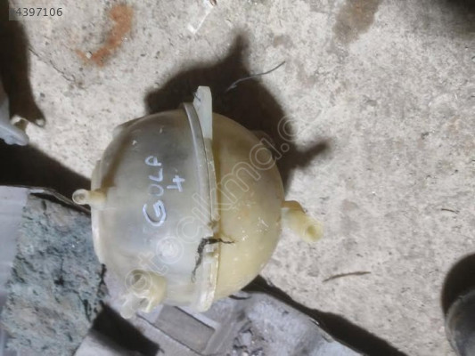 VOLKSWAGEN GOLF 4 YEDEK SU DEPOSU