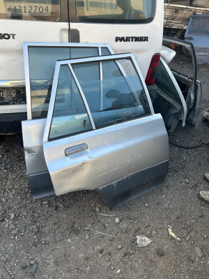 Ford festiva sağ  arka kapı