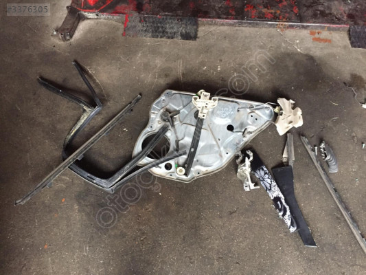 2005 VW POLO SOL ARKA KAPI MALZEMELERİ