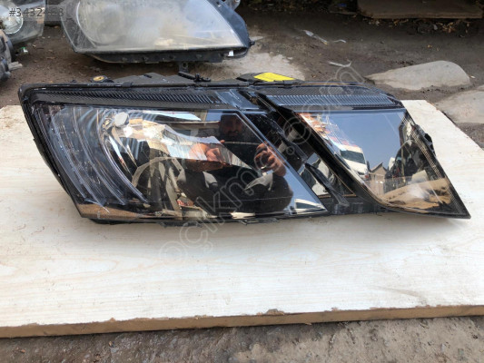 SKODA OCTAVIA İçin Çıkma Sağ Ön Far Satışı